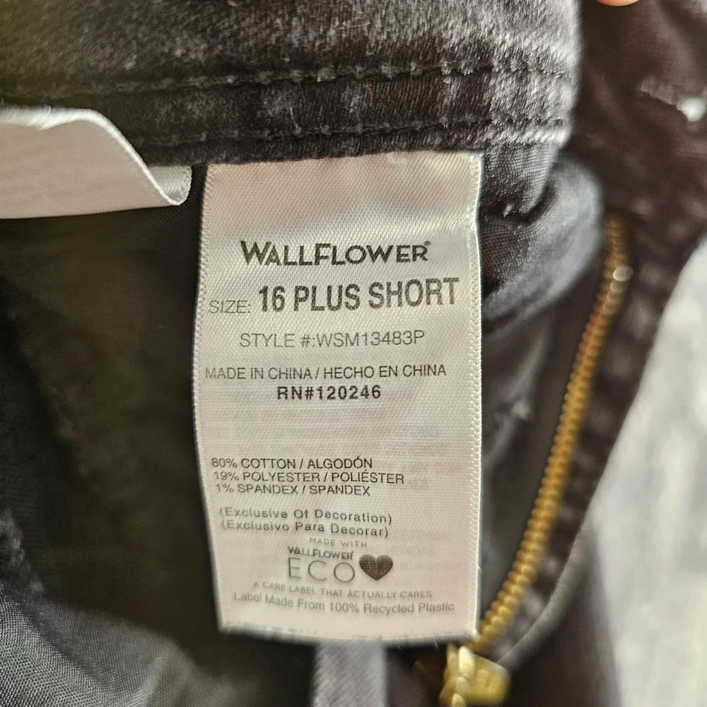 WALLFLOWER Women's Size 16 Plus Short The Luscious Curvy‎ Fit Jeans Black